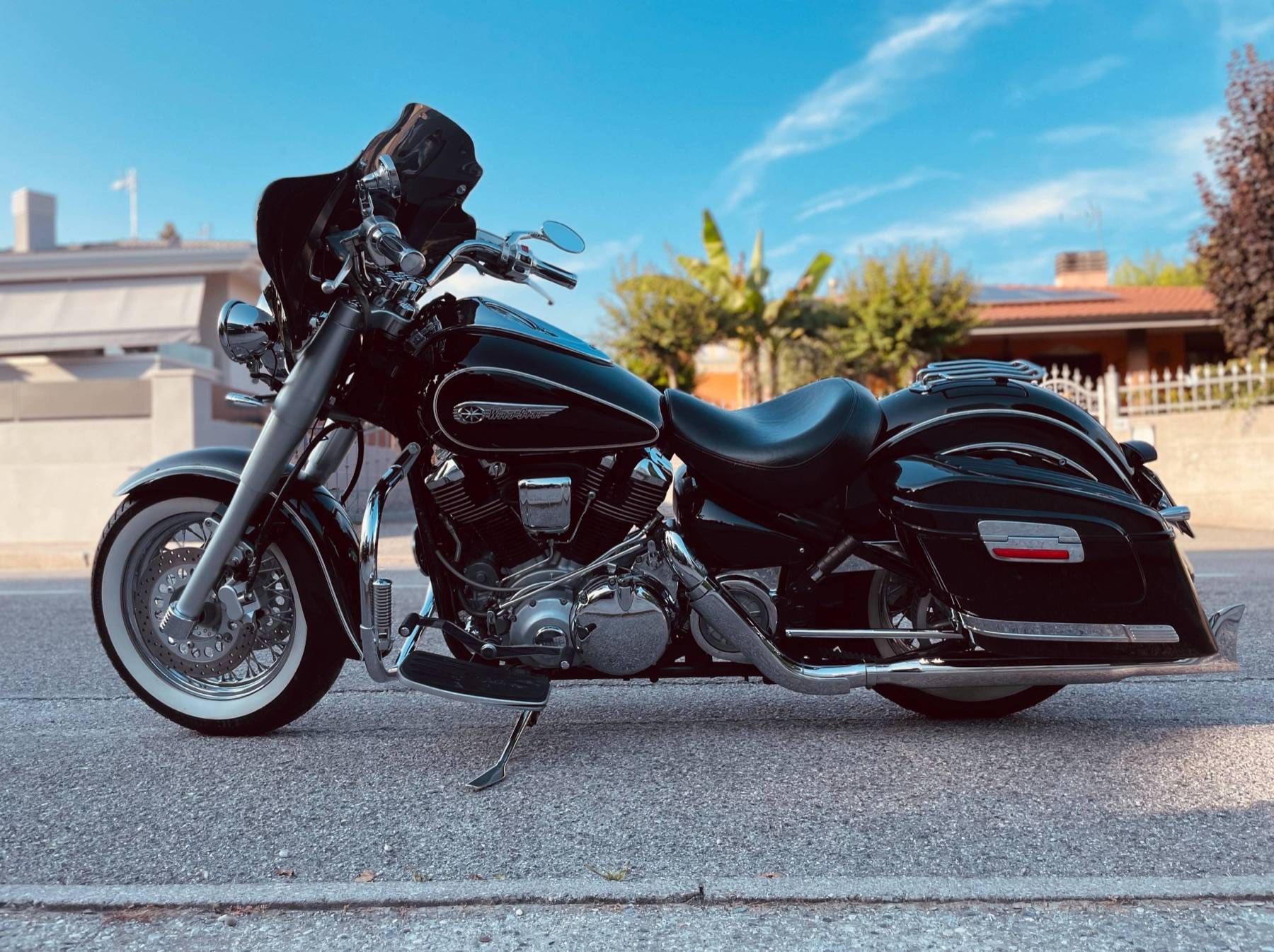 Yamaha Wild Star 1600 in posa hero