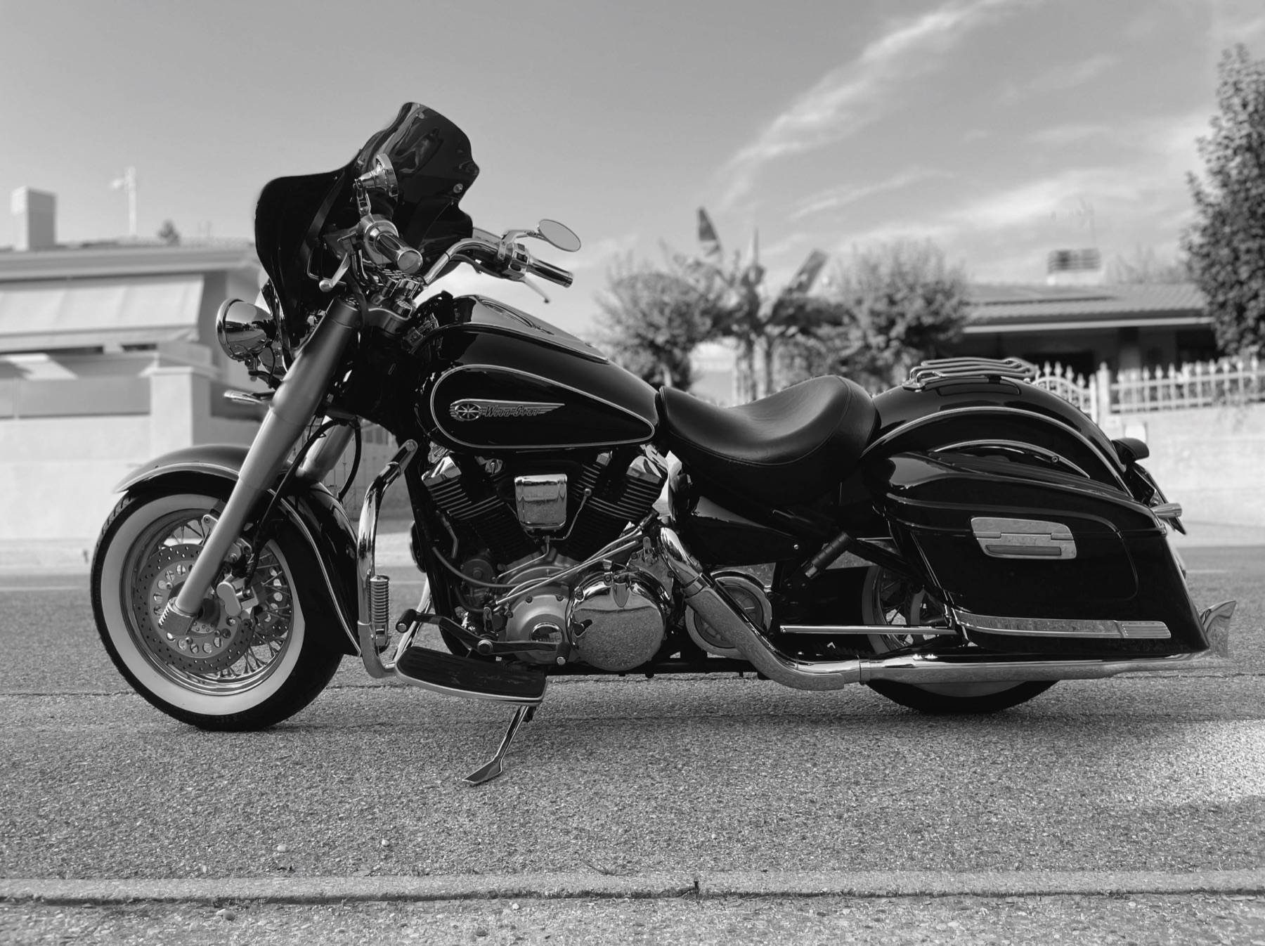 Yamaha Wild Star 1600 in bianco e nero